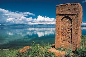 libertaire1789's tweet photo. #Khatchkar au bord du lac Sevan, Arménie. https://t.co/DB6y4JiU0t