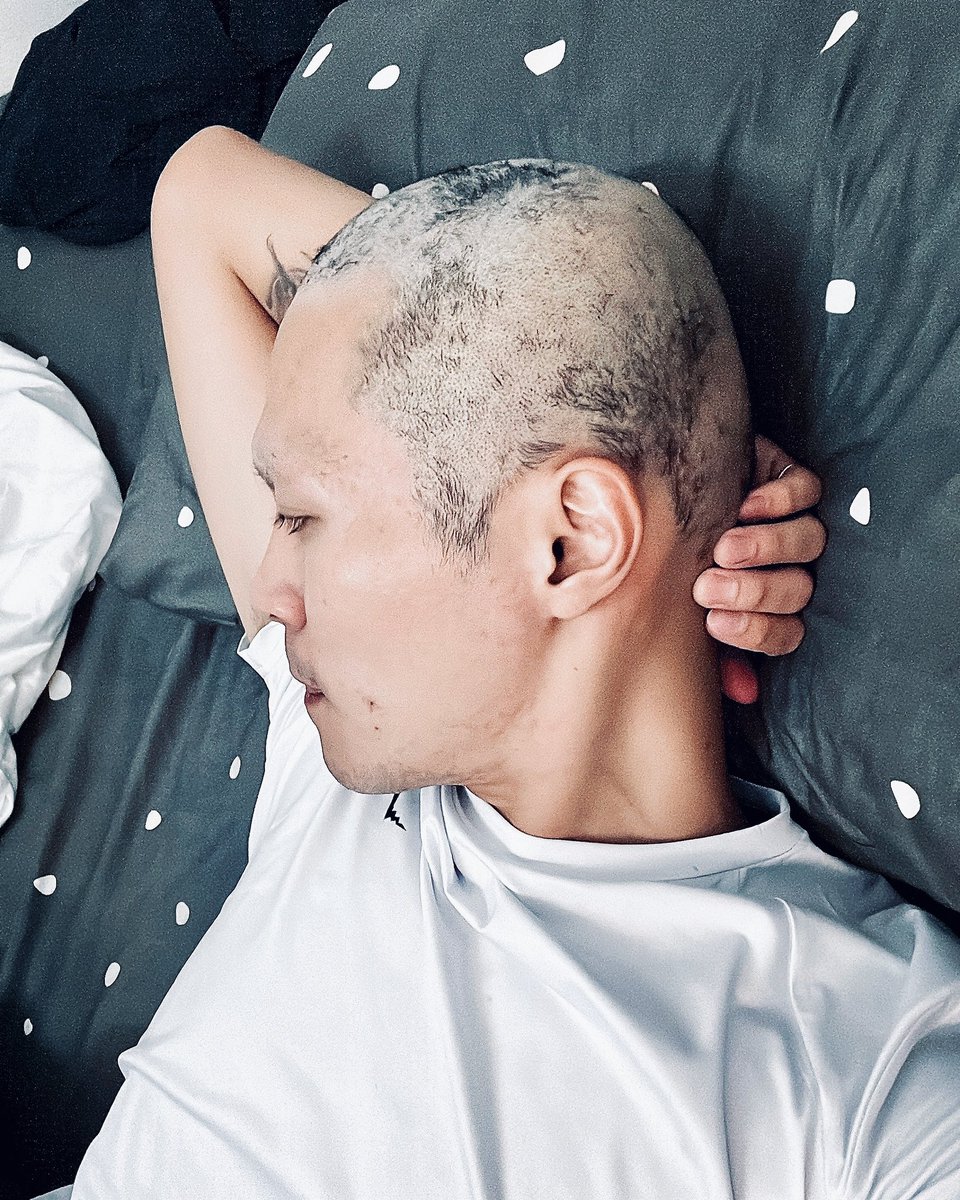 罹癌至今,我不斷的紀錄自己
我不在平你是否喜不喜歡我
但我知道我討厭也喜歡我自己
我的每個紀錄
都是再感謝每一天的自己
人生不可能沒有遺憾
而是怎麼讓遺憾降到最低？
努力過後的彩虹
你會崇拜自己曾經是如此努力
抵不過生命的拉扯
愛你的人會感謝你曾經的紀錄
所以這些愛
都將轉成思念與回憶留存