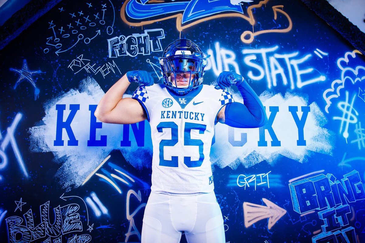 AngeloW200425's tweet photo. Thank you  @CoachPerry_UK @SGilletteUK @UKFootball I had a great time yesterday, Can’t wait for the summer #BBN #Fortheteam https://t.co/0TBINfgCZV
