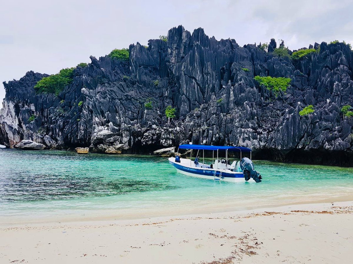 aptelnido's tweet photo. Even the gloomiest of days can hold the brightest of possibilities!  🚤 
What plans are you making to make the most of your Holy Week break? ☀️

No plans in mind yet? Visit  https://t.co/qT5gMXFynw  ❤️

#APTExperience #APTWay #APTElNido #ElNido #summer2022 https://t.co/avFqhZDHQX