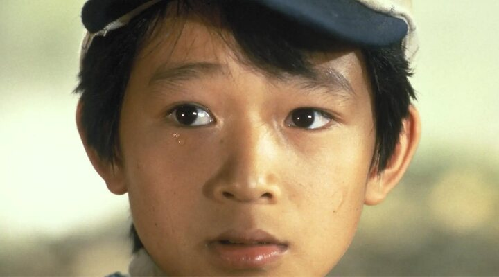 TuSpoilerMx's tweet photo. #EverythingEverywhereAllAtOnce es la primera gran película de Hollywood de #KeHuyQuan desde #IndianaJones2 y #Goonies.
Estaba consternado por la falta de oportunidades para los estadounidenses de origen asiático, pero el éxito de #CrazyRichAsians lo inspiró a volver a actuar. https://t.co/G3KRjmgSFd