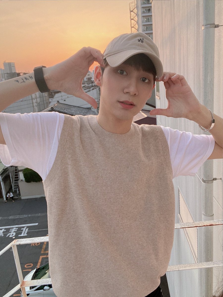 KNKOfficial220's tweet photo. KNK PREMIUM LIVE in TOKYO 2022
🧡🌅✨️ 

#크나큰 #KNK 
#지훈 #JIHUN
#동원 #DONGWON https://t.co/1MADL4O6Ci