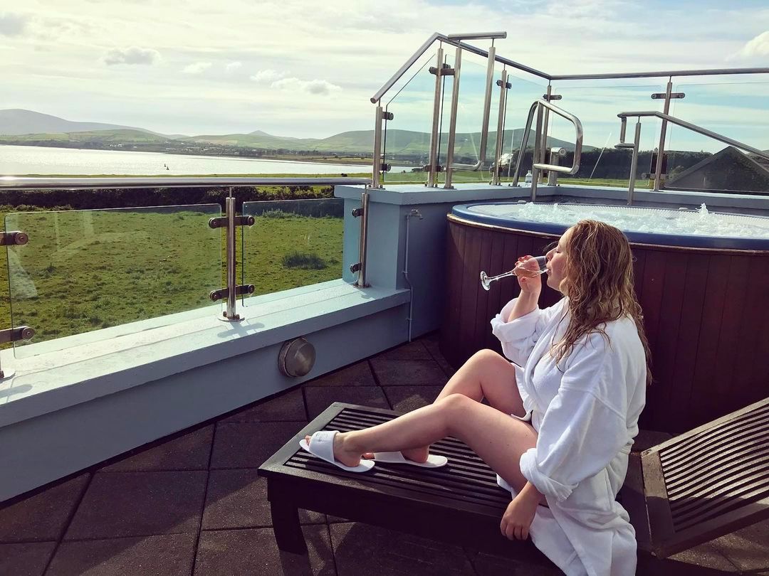 DingleSkellig's tweet photo. Add a touch of luxury to your Dingle Skellig stay with a pamper treatment at the Peninsula Spa followed by a soak in our beautiful outdoor hot tub!
To view our treatment list or to book, visit https://t.co/zxob3Ae6h1
📸: @shaunatakespictures
#peninsulaspa #dingleskellig https://t.co/IzoVEqk5g6