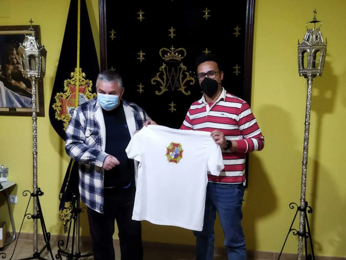 hdnazarenogibra's tweet photo. 👕 La Hermandad agradece a este grupo de chavales del #CDOCristoRoto el gran trabajo realizado al elaborar las camisetas que portarán con mucho orgullo nuestros hermanos costaleros en la Estación de Penitencia de mañana.

#LaDiversidadFunciona #CDOCristoRoto #NazarenoGibraleón22 https://t.co/hihOtuqGmY