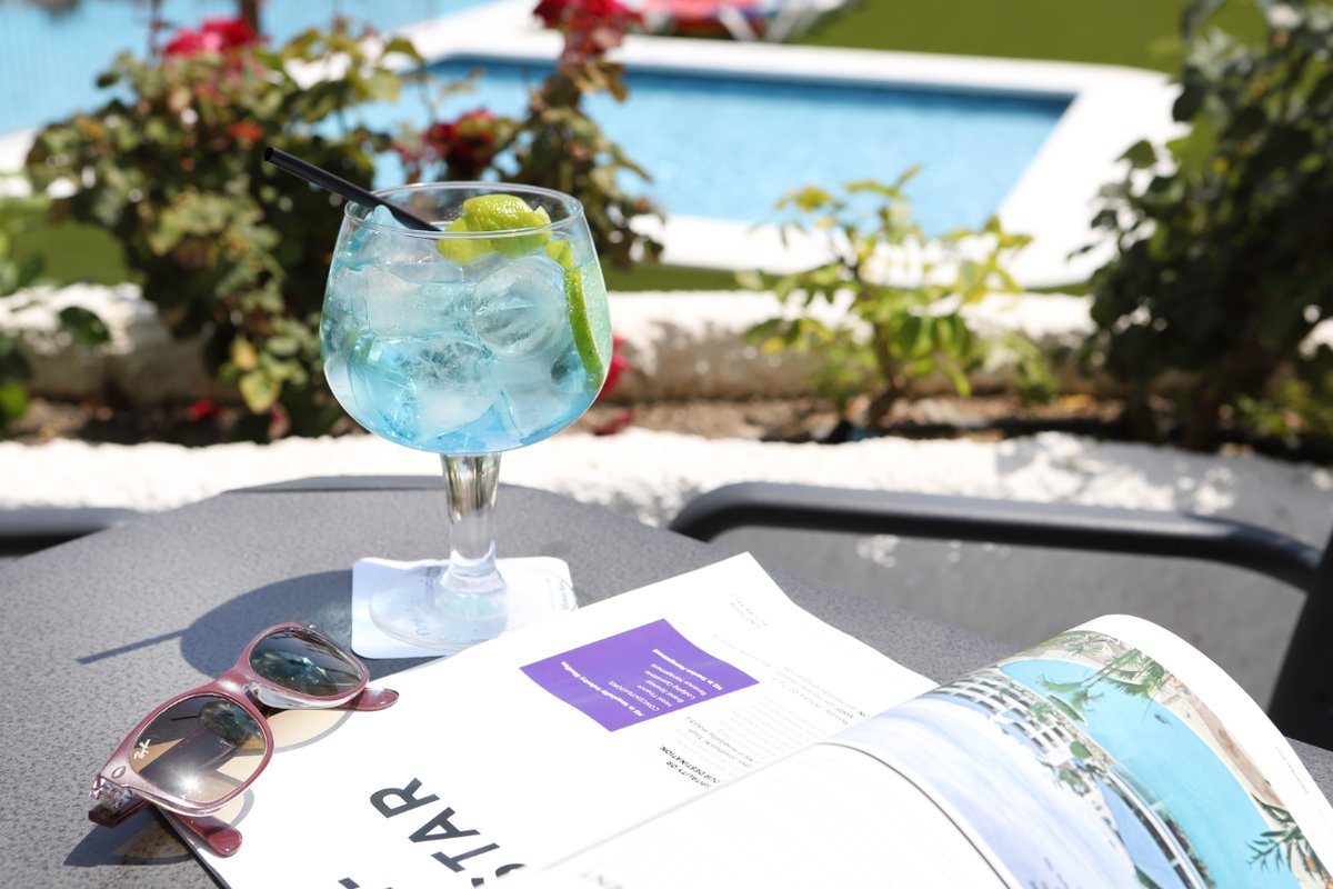 ¡Llegan las vacaciones de Semana Santa y el cuerpo lo sabe!

Nosotros empezamos antes con un buen Gin Tonic al sol ☀️

Easter is nearly here and we know you start to feel the holiday vibe!

We start them off with a refreshing Gin-n-Tee ☀️
