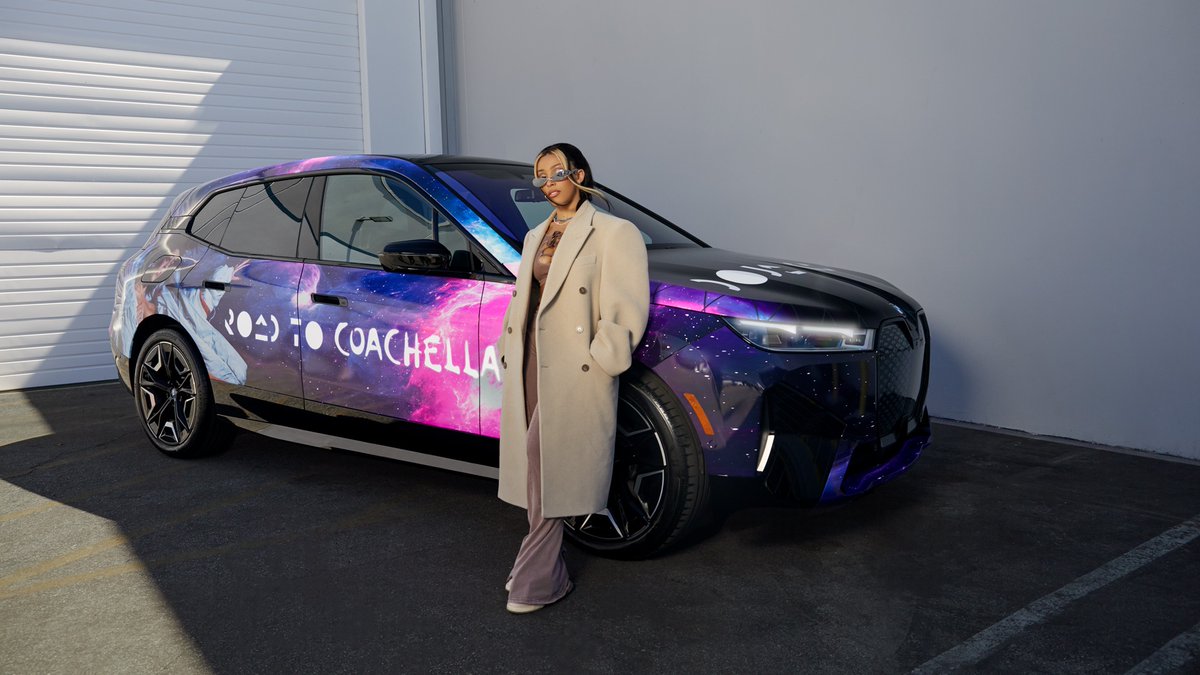 BMW's tweet image. From Planet Her to Coachella 🛸 We're back with @dojacat 🌟

#RoadToCoachella #BMW #BMWi #THEiX #BornElectric