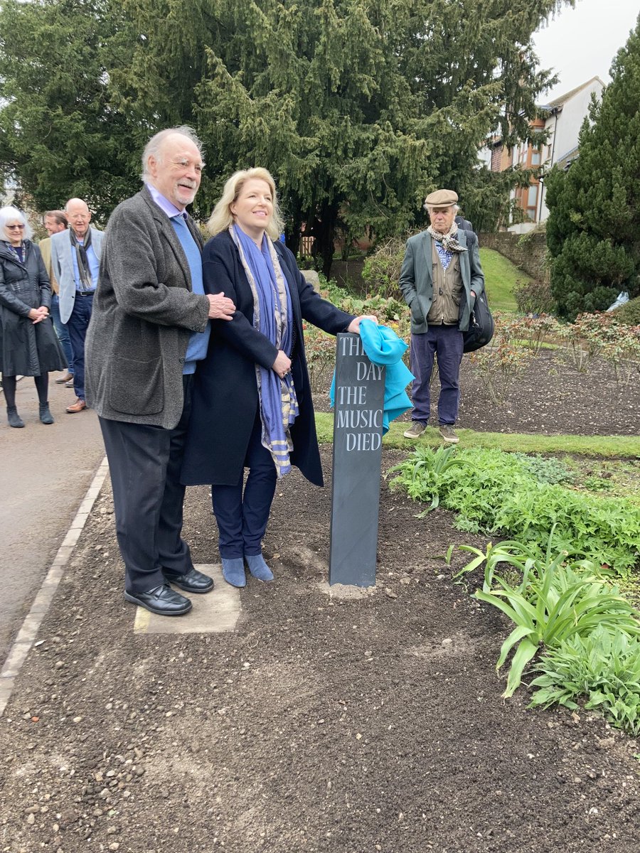 WiltsLieutenant's tweet photo. Cllr . Nick Fogg who founded it ,  and Clare Teal , who sang at it , unveiled a beautiful memorial by Lisi Ashbridge celebrating the 30 glorious years of Marlborough International Jazz Festival . Happy - Sad really . The  Day The Music Died…….⁦@MTCwilts⁩ https://t.co/RyvdDnmnzw