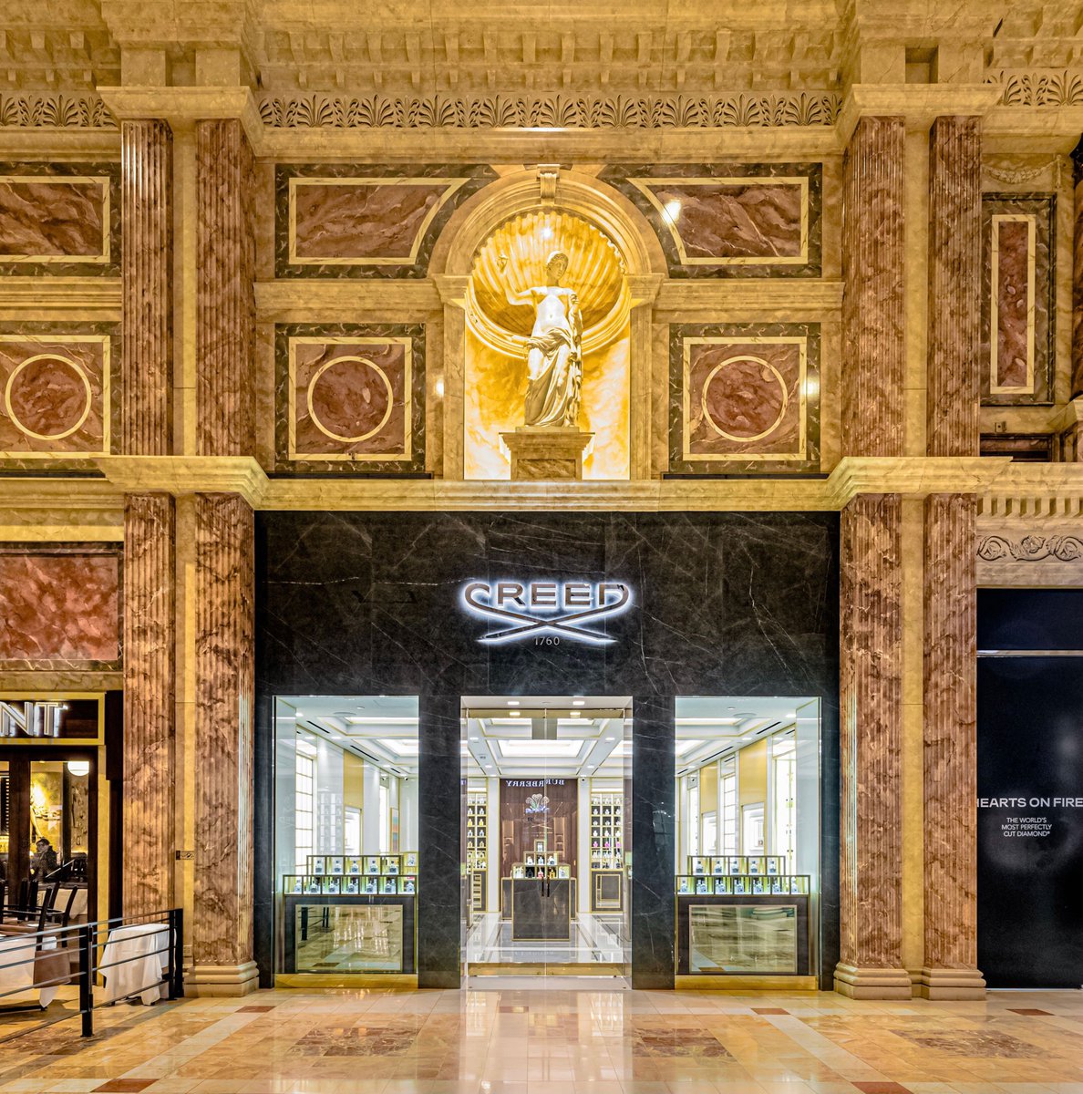 casadevallgroup's tweet photo. So much to admire about this buildout with @creedboutique 🤩

#highend #display #fixtures #retaildisplay #customdesign #luxury #customwork #details #CasadevallGroup #custommillwork https://t.co/1Wtkfs76Bh