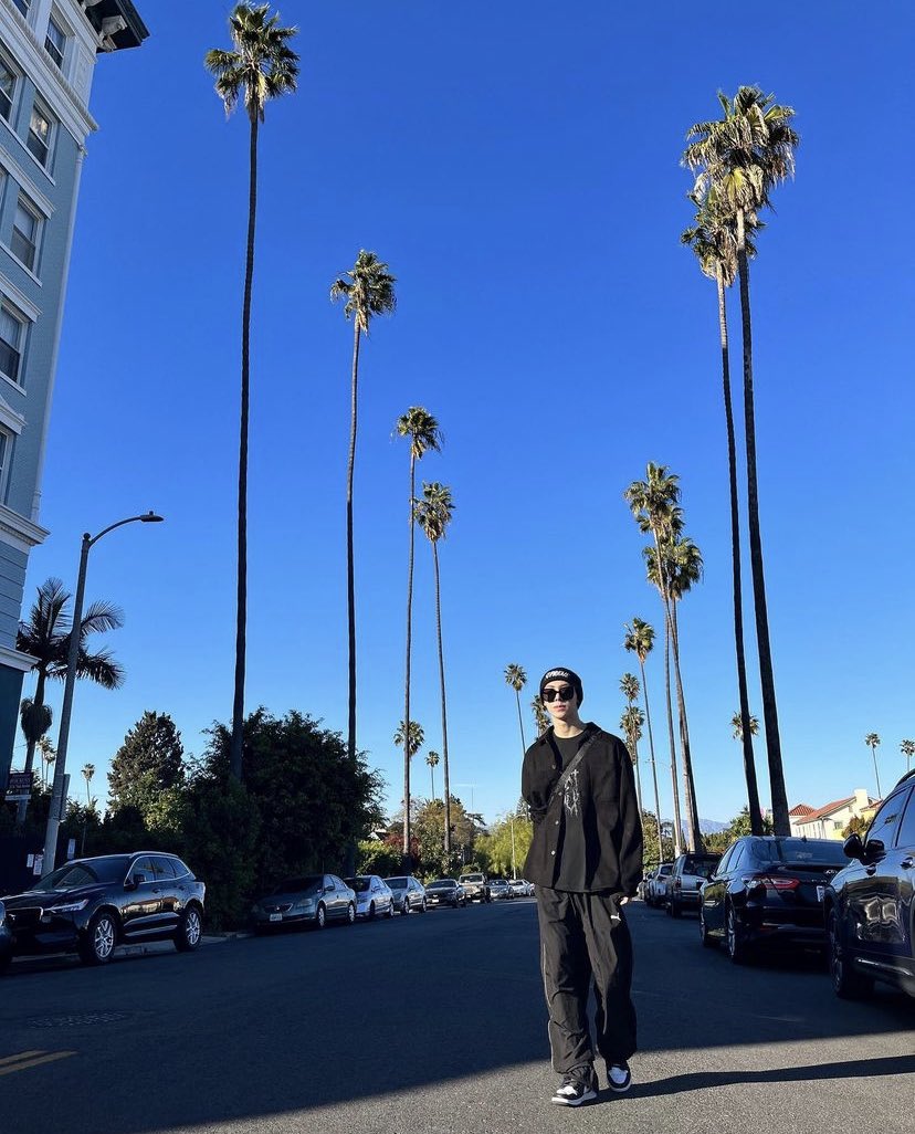 NISHllMURA's tweet photo. Forgetting the iconic palm trees must be a crime, so I went ahead to snap some pictures there while capturing the crystal clear sky. https://t.co/MjQFOB2IvF