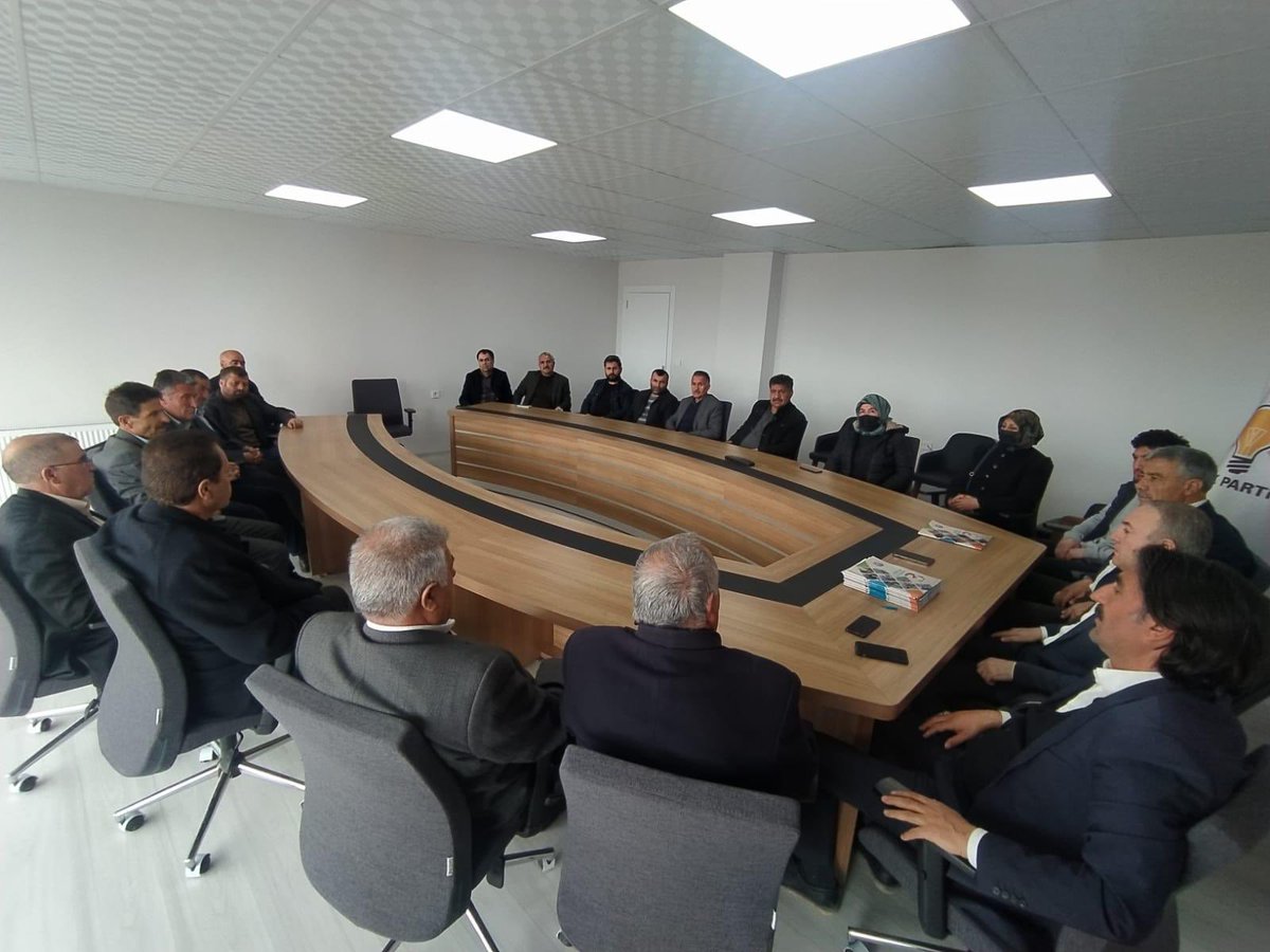 📍MERKEZ 

İl başkanımız <a href="/haliloz04/">HALİL ÖZYOLCU</a> il binamızda, Taşlıçay Bld.Bşk. <a href="/ismettas04/">İsmet Taşdemir</a> , ilçe başkanı <a href="/alican_capar/">Alican Çapar</a> ve ilçe yönetim kurulu üyelerinin katılımları ile toplantı gerçekleştirdi.