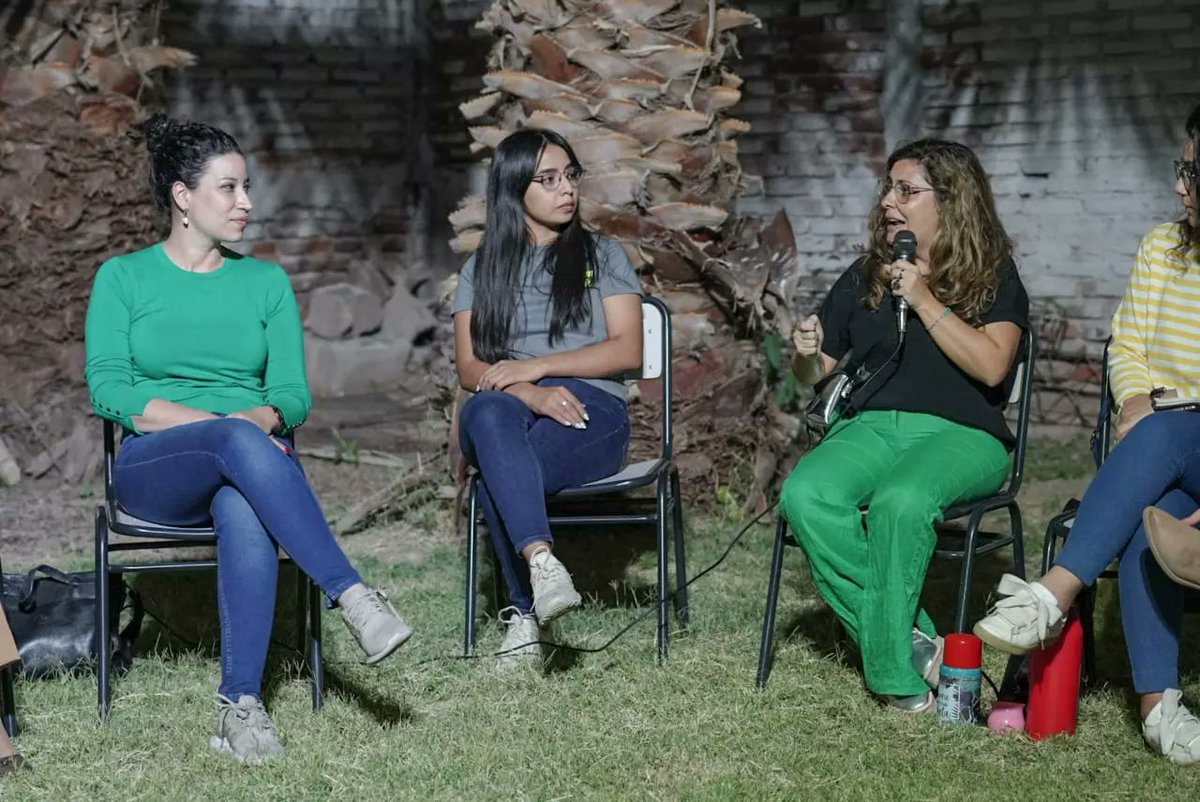 Anoche con <a href="/VickyTesoriero/">Victoria Tesoriero 💚</a>  y las compañeras de Campo Nacional y Popular, pudimos reveernos con el camino que recorrimos juntas en pos de la Paridad.