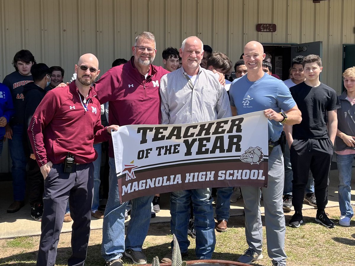 MagnoliaHighTX's tweet photo. Congratulations to the @MagnoliaHighTX Teacher of the Year!  Kudos to you Buddy Smith.  We appreciate all that you do. @MagnoliaFFA @MagnoliaISD #LoveServeCare 🐾 ❤️ 🐾 https://t.co/2g2wAXAgAI