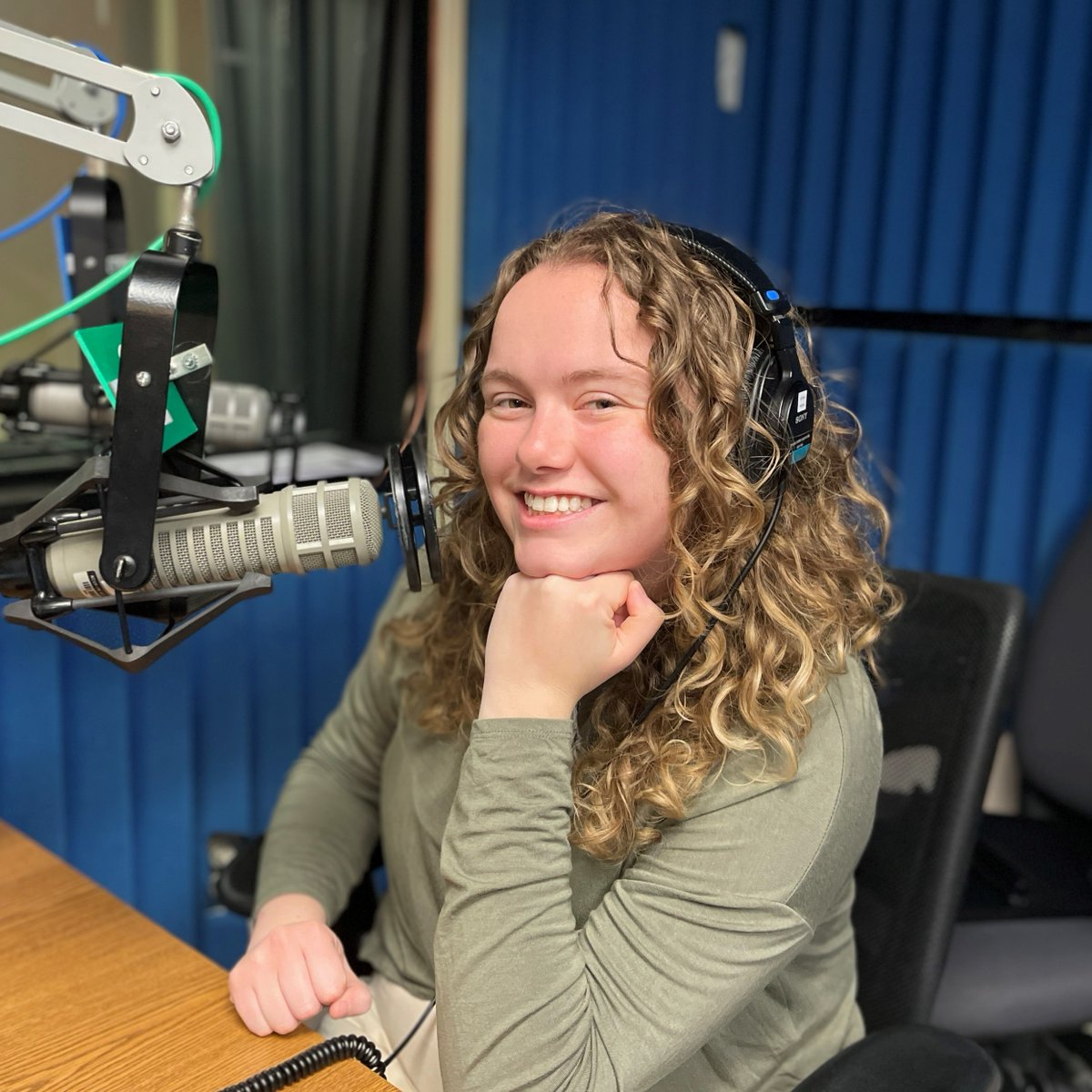 ClassicalKC's tweet photo. Meet Brooke, our digital audience specialist and on-air host! You can also hear her as the host of the KC Local Feature each week. A classically trained harpist, you’ll find her gigging around town (or just putting on recitals for her cat at home 🐱)

#MeetClassicalKC https://t.co/oYPH0I5FUq