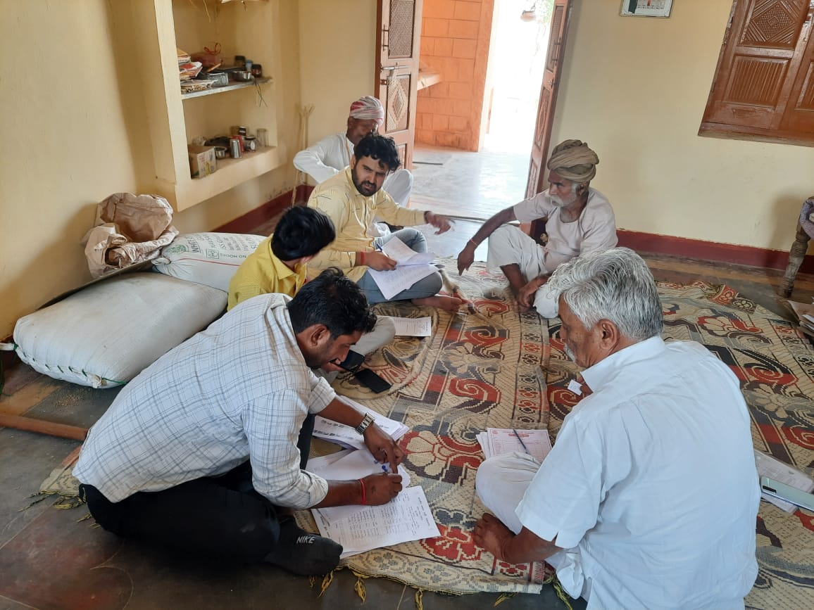 BaytuBalaram's tweet photo. प्रदेश में चल रहे भाजपा पन्ना प्रमुख अभियान के तहत आज बायतु विधानसभा क्षेत्र, गिड़ा पं.स.के ग्राम जाजवा और देवपुरा उर्फ गोगासर के बूथ अध्यक्षों के साथ बैठक कर बूथों के पन्ना प्रमुख नियुक्त किए।
#Jajwa #Devpura #GidaBJP #BaytuBJP
@BJP4Rajasthan 
@BJP4India https://t.co/lJtbyYzDxp