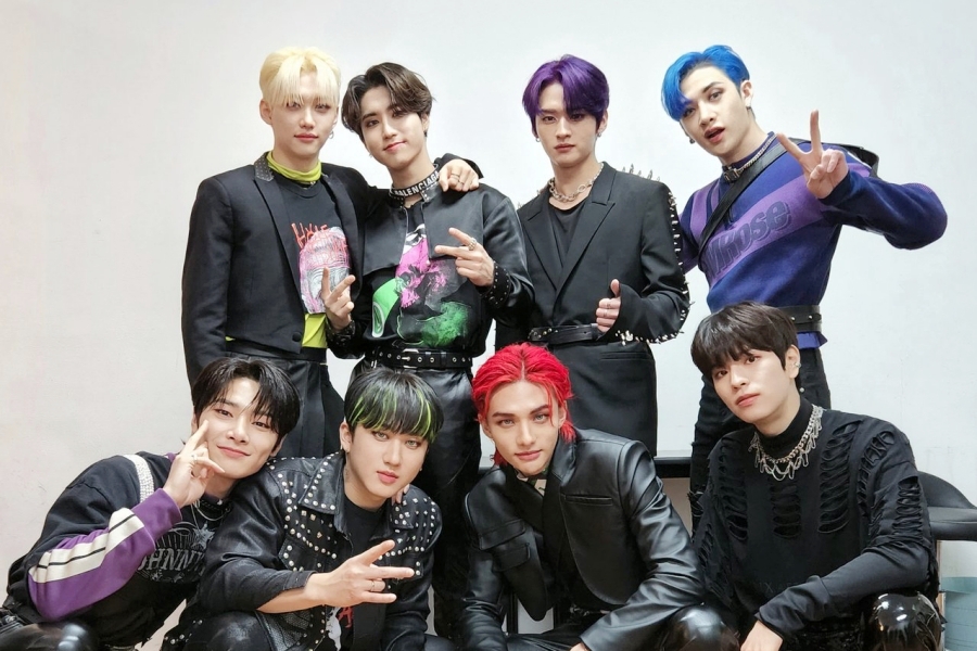 #StrayKids Becomes 1st K-Pop Artist To Spend 3 Weeks In Top 60 Of Billboard 200 With 2022 Album
soompi.com/article/152169…