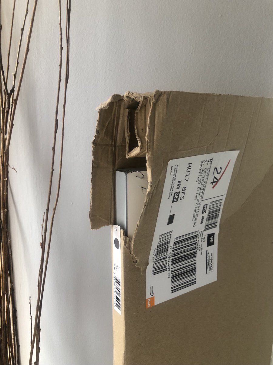 Chris1Whitehead's tweet photo. ⁦@parcelforce⁩ another top delivery to replace a kitchen unit door damaged in the 1st attempt. https://t.co/AFTrCO2mOt