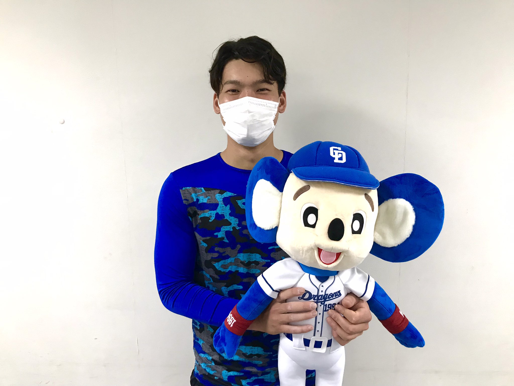 中日ドラゴンズ公式 ヒーローにはドアラ人形が贈られます 石川昂弥 選手はお父様と約束していたそうで ドアラ1号は実家に渡します とのことです 一緒にどらほー は絶賛編集中 もうしばらくお待ちを T Co 5z3c00nyqr Twitter