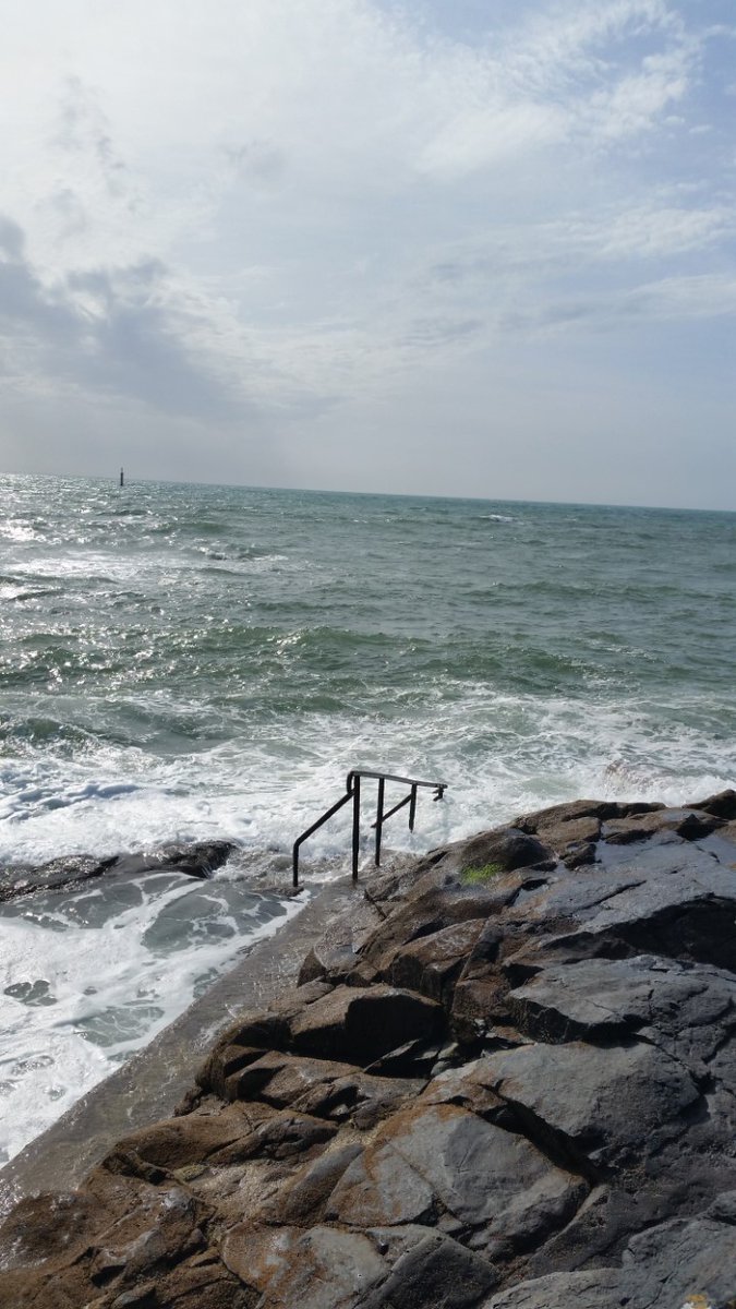 TourPenzance's tweet photo. Yesterday's sea conditions at Battery Rocks Pz made getting in and out a tat difficult. So we gave it a miss. Today much quieter and we all enjoyed the sea. #perfect #goodforthesoul #respectthesea #lovepenzance #wildswimming #againtomorrow #enjoy https://t.co/9PlibX4Fw1
