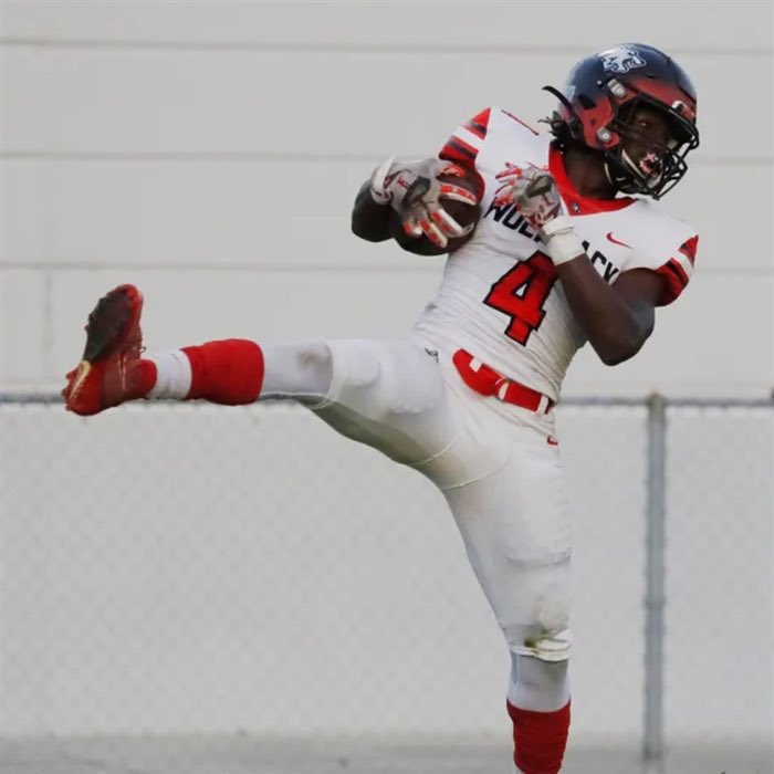 239 First Down 🏝🏈 tweet media