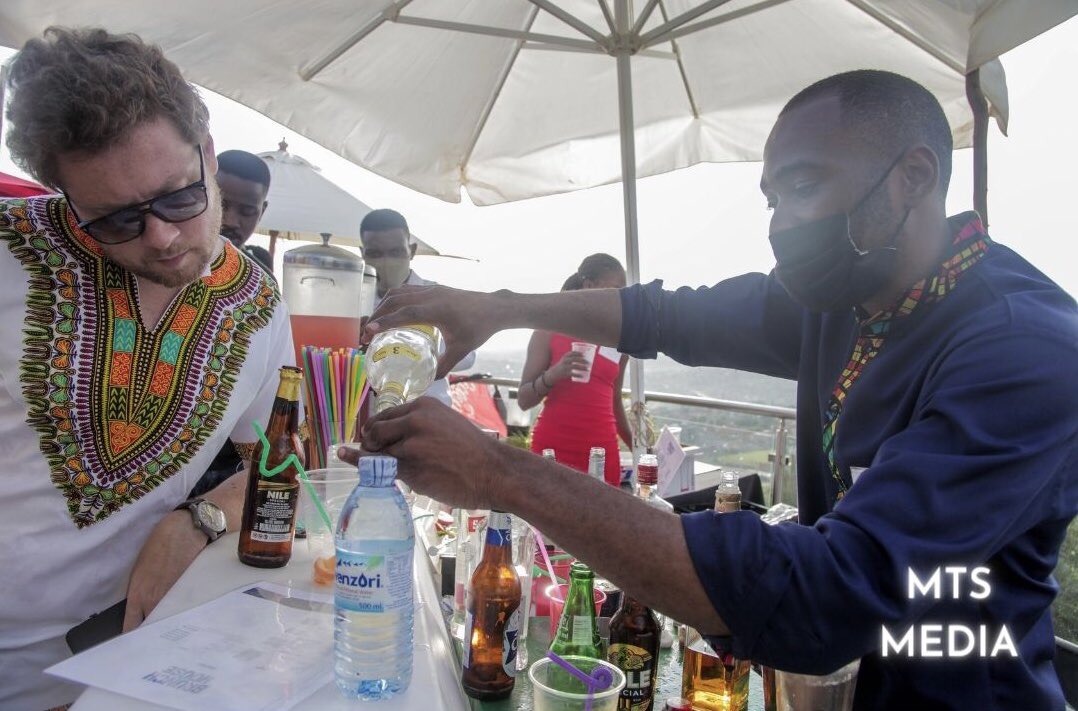 MTSMediaUg's tweet photo. The party was warm but the vibes were warmer at #BrunchInHouse hosted by @ClubPilsener 

Shot by @adriantevin 
Client : @SkyzHotel 

#mts #mtsmedia #mtsmediaug #mtsmedialtd #ug #uganda #kampala  #brunch #brunchinhouse #canon #canonphotography #canonafrica #photography @DjKasBaby https://t.co/Ej5KjUbOZb