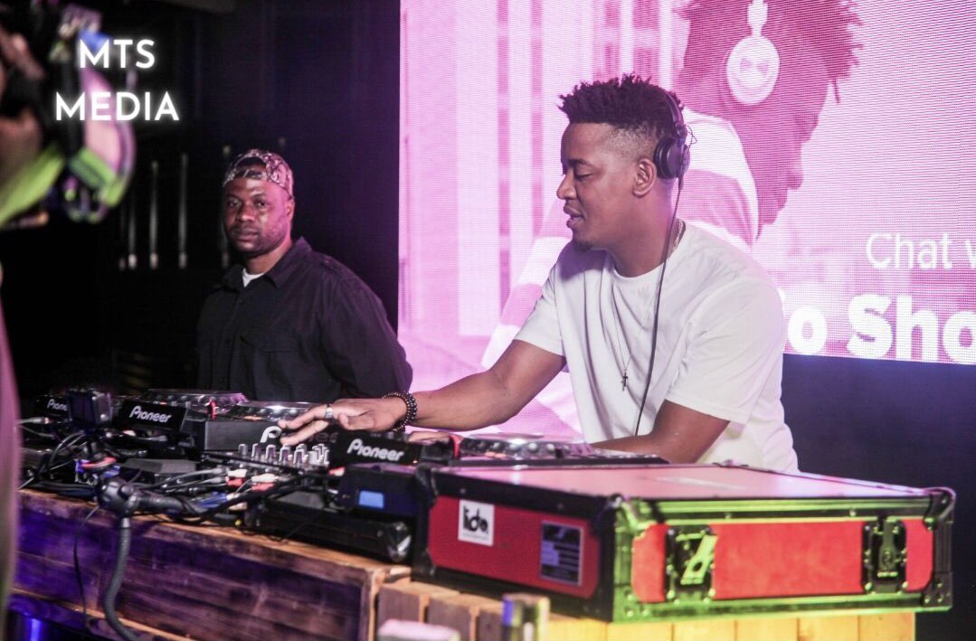 MTSMediaUg's tweet photo. @sunelmusicianza set at #BrunchInHouse by @ClubPilsener was 🔥🔥🔥🔥

Shot by @adriantevin 
Client : @SkyzHotel 

#mts #mtsmedia #mtsmediaug #mtsmedialtd #ug #uganda #kampala  #brunch #brunchinhouse #canon #canonphotography #canonafrica #photography https://t.co/6mScB1RVmS