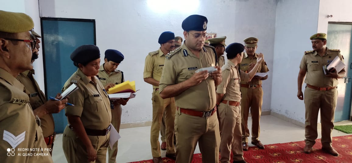 balrampurpolice's tweet photo. #वार्षिक_निरीक्षण_2022
#Digdevipatan महोदय द्वारा को0गैसड़ी का वार्षिक निरीक्षण किया गया।
प्र0नि0कार्यालय,कार्यालय के अभिलेखों एवं रजिस्टरों,CCTNS,मालखाना,साइबर हे0डेस्क,महिला हे0 डेस्क,बैरक,भोजनालय,आदि का निरीक्षण कर सम्बधित को आवश्यक दिशा निर्देश दिये गए
#BalrampurPolice https://t.co/H6qVhYvURT