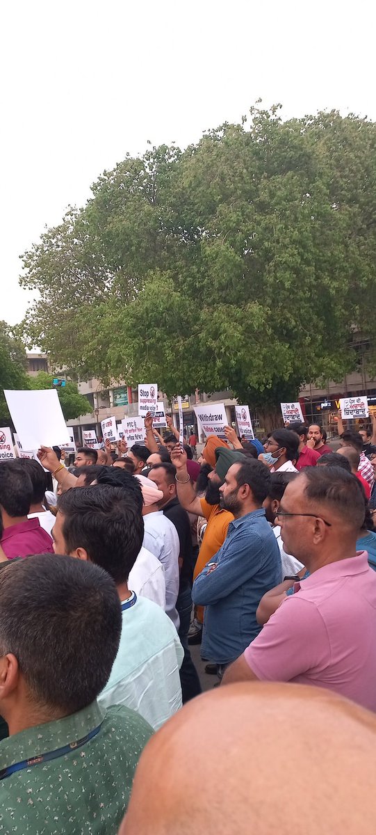 Abhimanyu2103's tweet photo. #insaafKaro
#IStandWithRabindraNarayan https://t.co/wzj00qDqDD