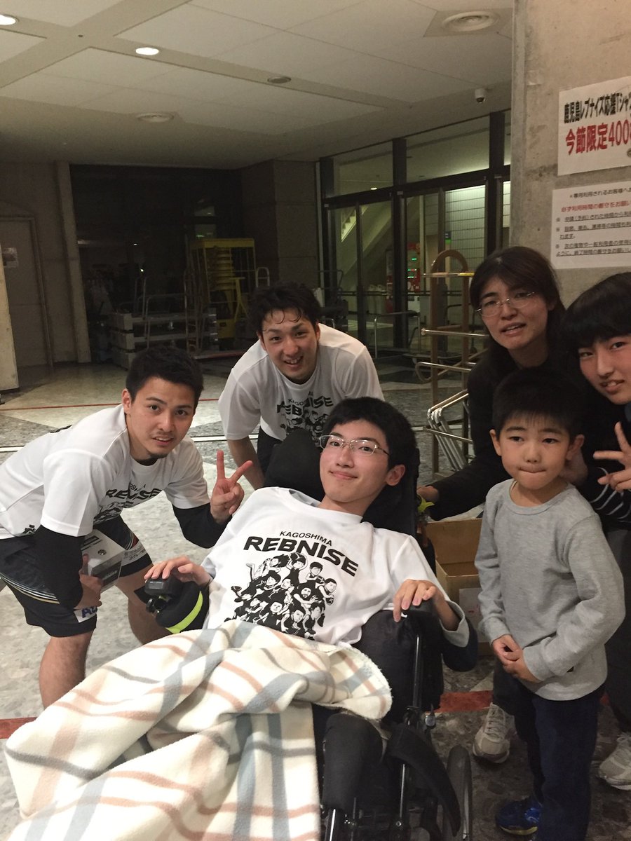 masakikenmon's tweet photo. 最終戦観たいな。
レブナイズ存続危機時の写真です。
試合終了直後に汗まみれで募金活動しファンサービスも欠かさない松崎&amp;頭山選手、そして伝説のブースター感謝祭

#松崎圭介
#鹿児島レブナイズ https://t.co/OneEIgW6L5