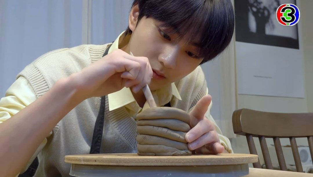 พี่คนนี้ชื่อไรหรอคะ เห็นผ่านช่อง 3 แล้วอยากติดตาม