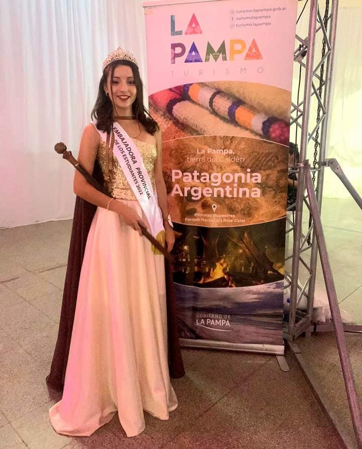 Brunella Donadío es la 
Embajadora Provincial de los estudiantes de La Pampa😃🤗Felicidades...te esperamos!!😊🤗
#FNE