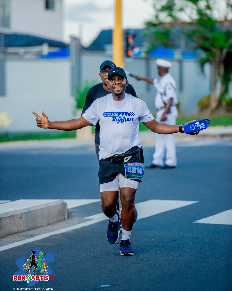 LukizaAutismFdn's tweet photo. Salute kwako mdau wa Marathon, @daudiwakota kutoka @CloudsMediaLive kwa kuungana na sisi kwenye mbio za #run4autism zilizofanyika Jumapili iliyopita kwenye viwanja vya #GreenGrounds, Oysterbay.

@wizara_ya_michezo @hildankabe https://t.co/7pYRiTcHBC