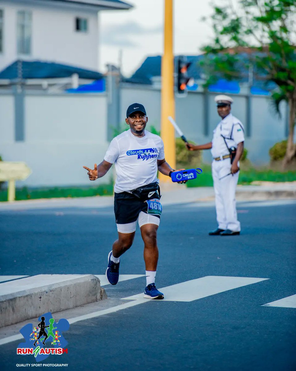 LukizaAutismFdn's tweet photo. Salute kwako mdau wa Marathon, @daudiwakota kutoka @CloudsMediaLive kwa kuungana na sisi kwenye mbio za #run4autism zilizofanyika Jumapili iliyopita kwenye viwanja vya #GreenGrounds, Oysterbay.

@wizara_ya_michezo @hildankabe https://t.co/7pYRiTcHBC