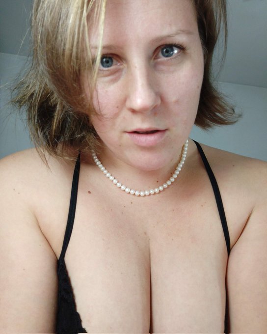 What hairstyle is best? https://t.co/o1qoB9Ht1H<a href="/tag/poledance"class="tags"><span>#poledance</span></a>