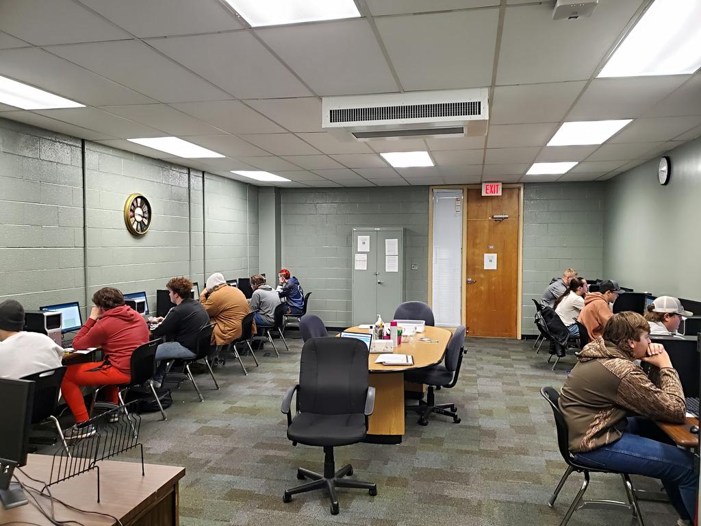 kimbgass's tweet image. These Welders slowing down long enough to pickup a NATIONAL Credential 💪🔥💪 #ACTWorkkeys #NCRC @GreeneTechCtr @GreeneCoSch @GreeneCoSch @RandyWells0 @aaronflanary