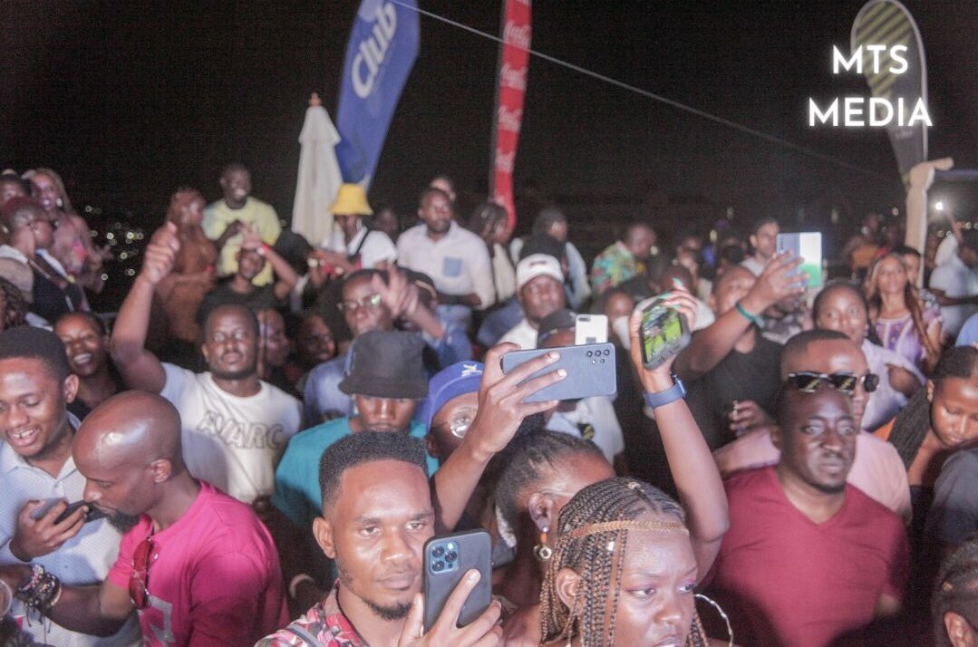 MTSMediaUg's tweet photo. Can you find yourself? 👀
 #BrunchInHouse hosted by @ClubPilsener 

Shot by @adriantevin 
Client : @SkyzHotel 

#mts #mtsmedia #mtsmediaug #mtsmedialtd #ug #uganda #kampala  #brunch #brunchinhouse #canon #canonphotography #canonafrica #photography https://t.co/Q0LZdnFQfO