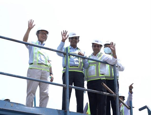nhsrcl's tweet photo. H. E. Mr. Satoshi Suzuki, Ambassador of Japan to India along with Shri Satish Agnihotri, MD, #NHSRCL visited the various #MAHSR construction sites between Vapi and Surat in Gujarat, today. https://t.co/C13wMXp0kN