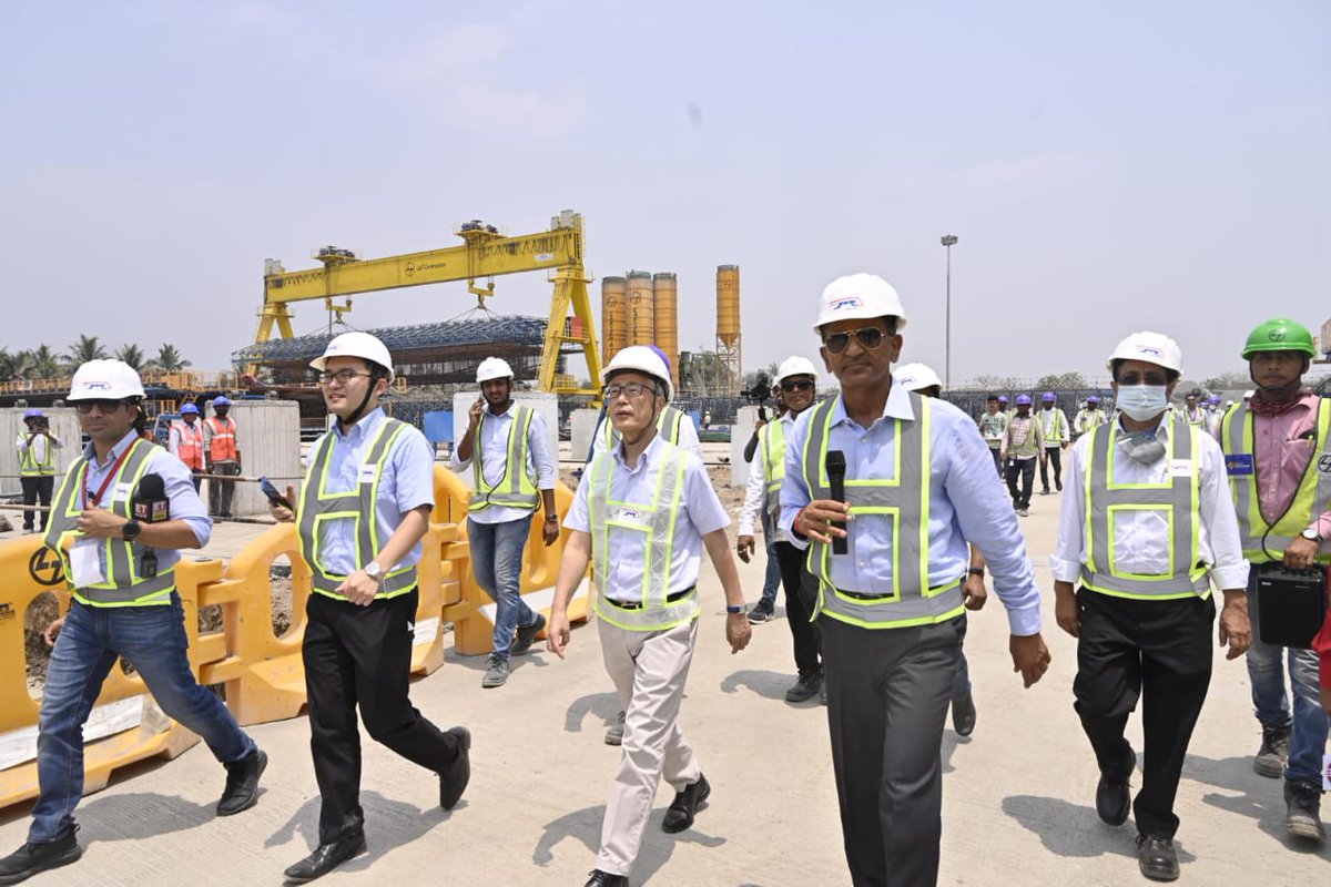 nhsrcl's tweet photo. H. E. Mr. Satoshi Suzuki, Ambassador of Japan to India along with Shri Satish Agnihotri, MD, #NHSRCL visited the various #MAHSR construction sites between Vapi and Surat in Gujarat, today. https://t.co/C13wMXp0kN