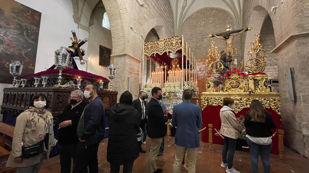 Visita en Martes Santo a los templos de las Cofradías que procesionan esta tarde en #Jaén 

Nos acercamos a la Parroquia de La Magdalena junto a los representantes de la #Clemencia; a la Iglesia de Cristo Rey para contemplar al #Silencio también al Colegio #DivinoMaestro