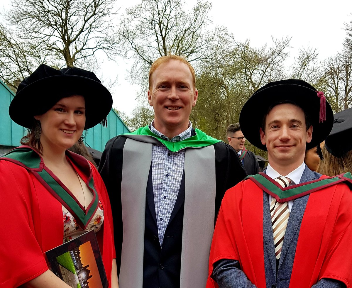 Graduation was delayed due to Covid but Dr Suzanne van Osch and Dr John Deely finally got their day out today @nuigalway. Congrats to both. Suzanne is now a lecturer <a href="/VUamsterdam/">Vrije Universiteit Amsterdam (inactief)</a> while John is a <a href="/MarineInst/">Marine Institute</a> Fellow at <a href="/SEMRU_NUIG/">SEMRU</a>. Proud supervisor in the middle!