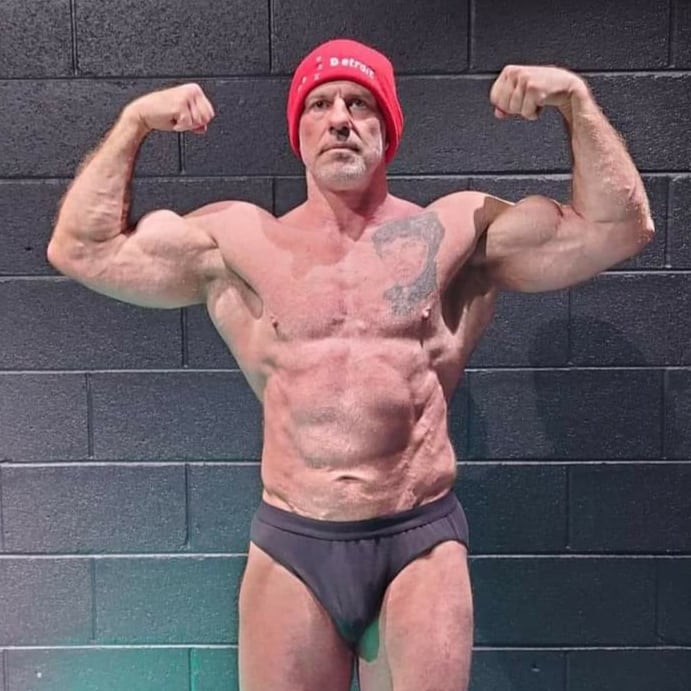 8 weeks until my first bodybuilding show.

6 months sober.

Rock n roll 🎸 😎