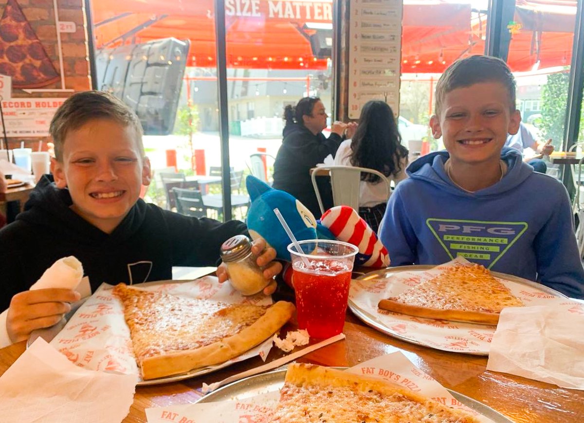 eatfatboyspizza's tweet photo. Fat Boy's Pizza Community Appreciation Post! We have the greatest customers out there, THANK YOU for helping us #LiveLarger https://t.co/fErHsYZ4N8