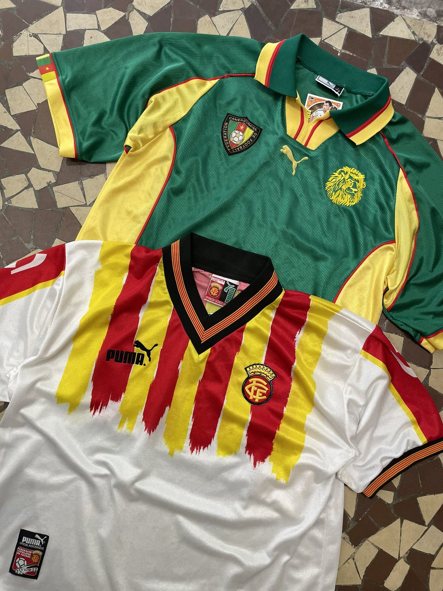[NOUVEAUTÉS]

Maillots Puma Football Vintage 1998/99 Cameroun &amp; Catalogne, éditions Domicile. 🇨🇲🇪🇸✨

Tailles : L.

Maintenant disponibles sur le site Internet et en Boutique.  #football #vintagejersey #lineup