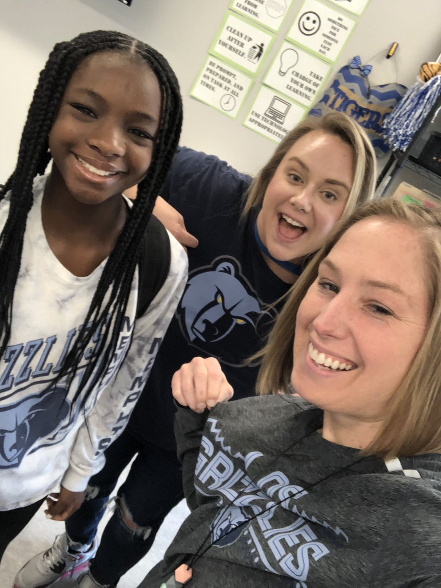 MrsCarlyle7's tweet photo. Happy Grizz day!! 🐻💙💛@WeAreRiverdale @memgrizz #grizzspirit #WEARERIVERDALE https://t.co/lAFSAdpebA
