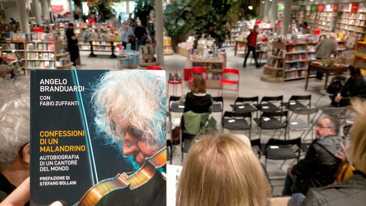 Una nuova #avventura. <a href="/TBranduardi/">Angelo Branduardi</a>, un idolo della mia #infanzia a #milano per la presentazione della sua #biografia edita da <a href="/BaldiniCastoldi/">Baldini+Castoldi</a> per <a href="/amantilibri/">Gli Amanti dei Libri</a>