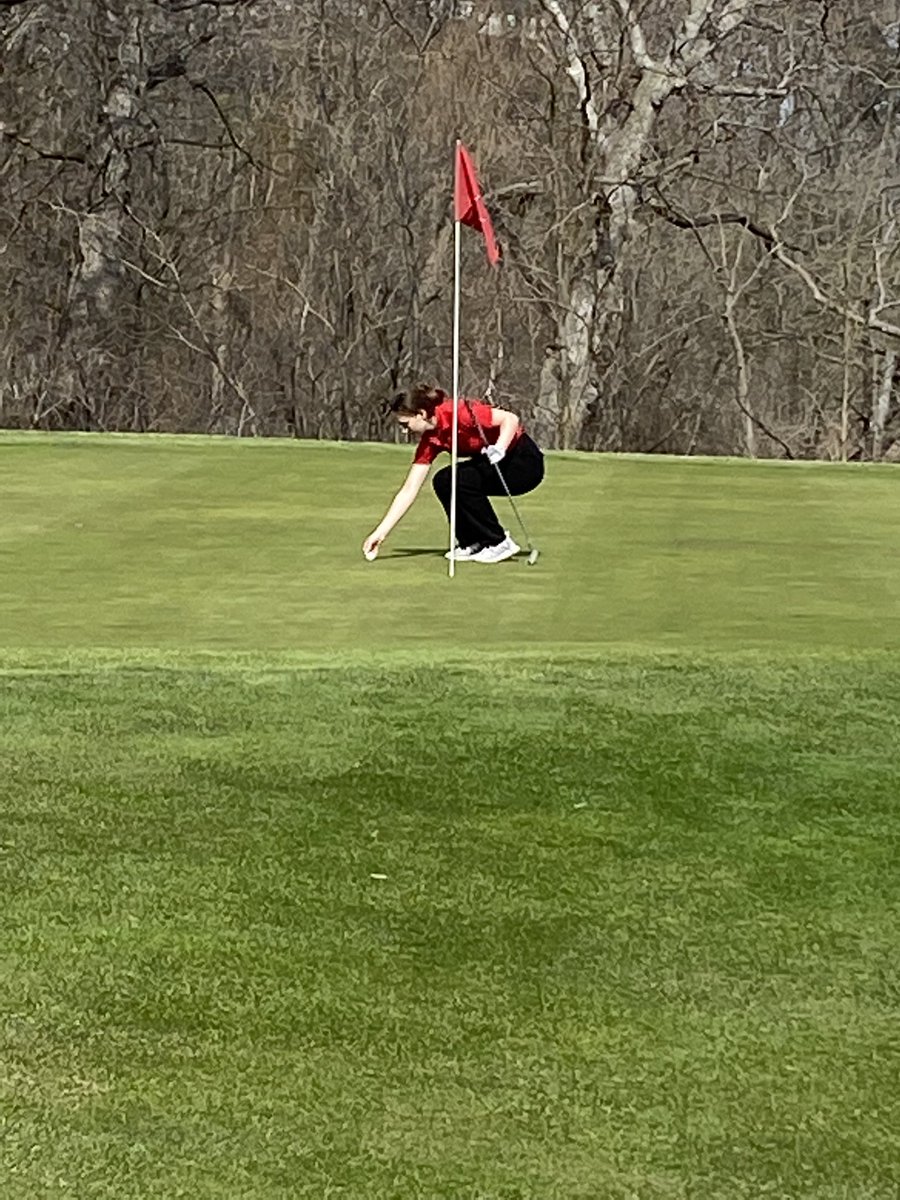 RiverQueenGolf's tweet photo. Thankfully some nice weather allowed the Queens to have their first meet of the season! Leading the way was Peyton Pasakarnis with a 58 followed closely by Heidi Zajicek and Piper Wiesner both with 59. https://t.co/F2cMRiuRPA