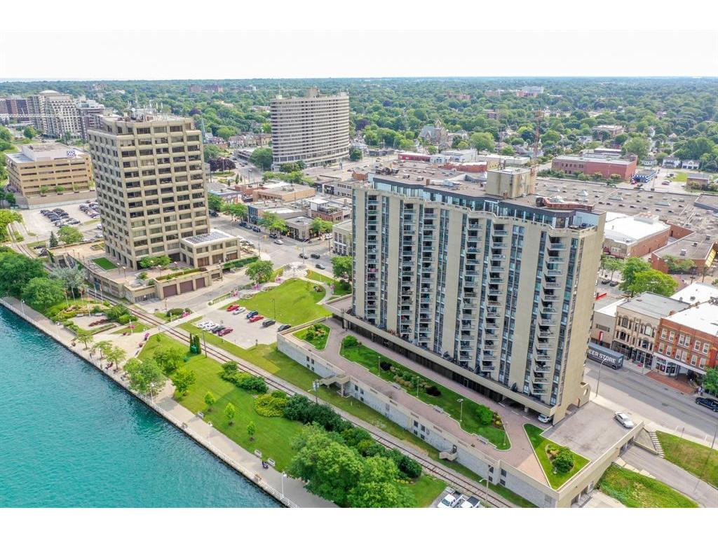 agent_lady's tweet photo. Check out my #listing in #Sarnia #ON  #realestate #realtor https://t.co/GuToFRPerU https://t.co/RLFsKrH1fn
