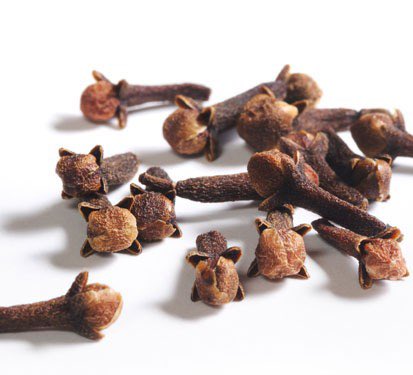 AnkeetBahety's tweet photo. #GoodHealthTip 1

CLOVES contain high amounts of ANTIOXIDANTS.

It protects the organs from the effects of free radicals, especially the LIVER. 

Clove Extracts have hepatoprotective properties and help in increasing METABOLISM.

#healthylifestyle #HealthierTomorrow #ankeetbahety https://t.co/1egVHfTELy