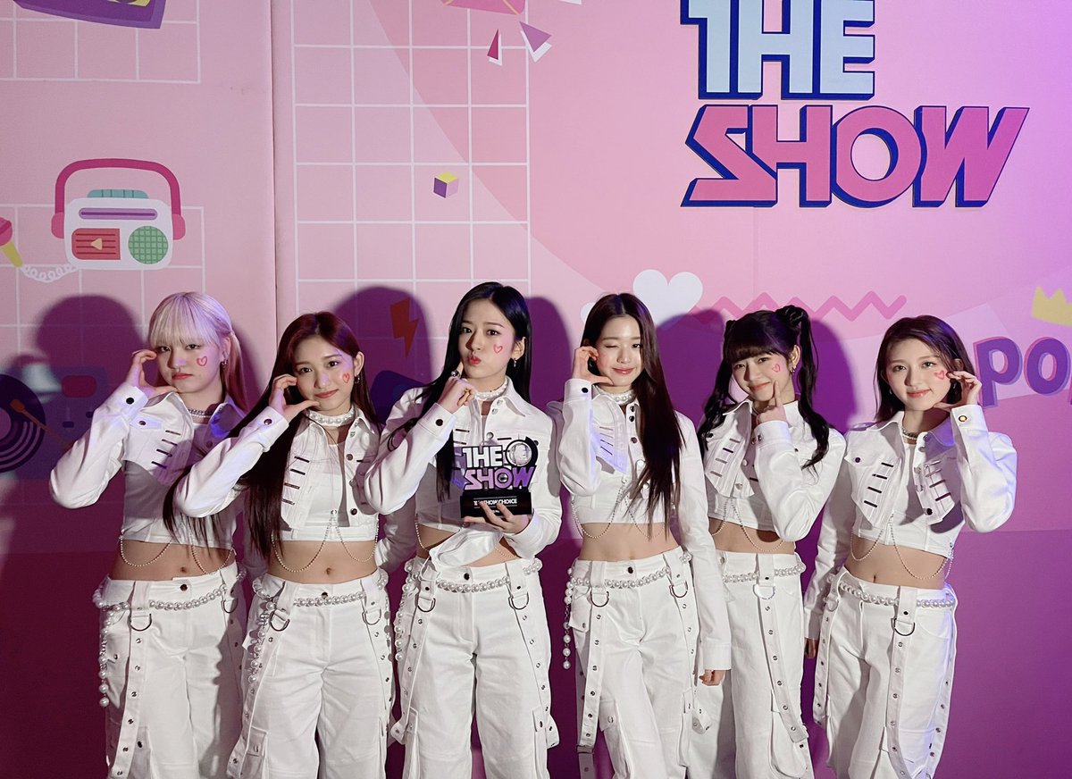 UPDATESIVE's tweet photo. LOVE DIVE 1ST WIN
Congratulations IVE and DIVE, thank you for your love and support, let's continue working together
#LOVEDIVE1stWin #IVE14thWin #IVE #IVE_LOVEDIVE #IVEFILM #아이브 #아이브_러브다이브 #READY_TO_DIVE #YUJIN #GAEUL #REI #WONYOUNG #LIZ #LEESEO
@IVE_twt @IVEstarship https://t.co/LJmiWXaAyE
