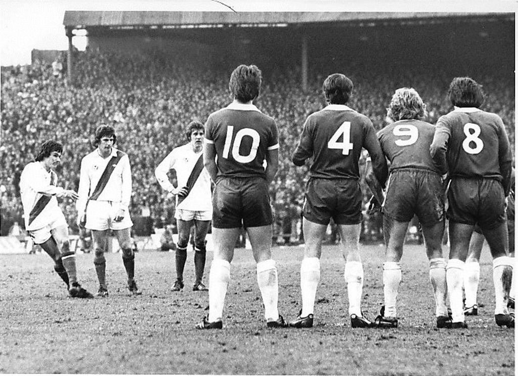 HC15OnTour's tweet photo. FA Cup 5th Round π
Chelsea 2-3 Crystal Palace
Sat 14th Feb 1976
#BigMal holds 3 fingers up to the Chelsea fans before KO signalling how many goals Palace were gonna score
Peter Taylor dismantles Chelsea with 2 goals & an assist
5 more sleeps β€ππ¦
#DareToDream #FACUP https://t.co/iwsRjeDufs
