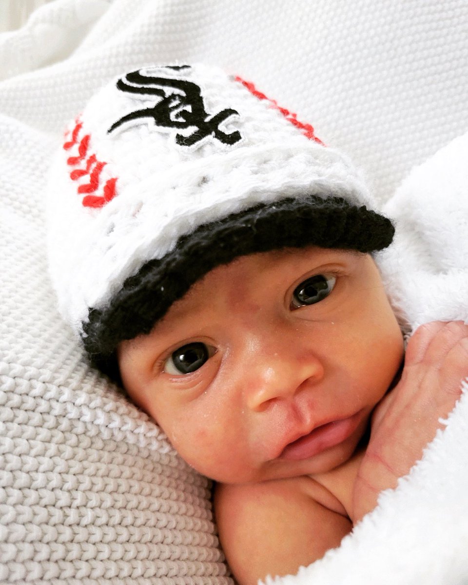 mmattucc's tweet photo. Happy @whitesox Home Opener. Austin will start learning baseball from the best in the business @jasonbenetti @stevestone #austinjames #whitesox https://t.co/AUxlTxBWsL